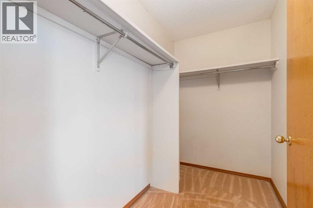 Single Family House for Sale in  Signal Hill Drive SW Signal Hill Calgary 