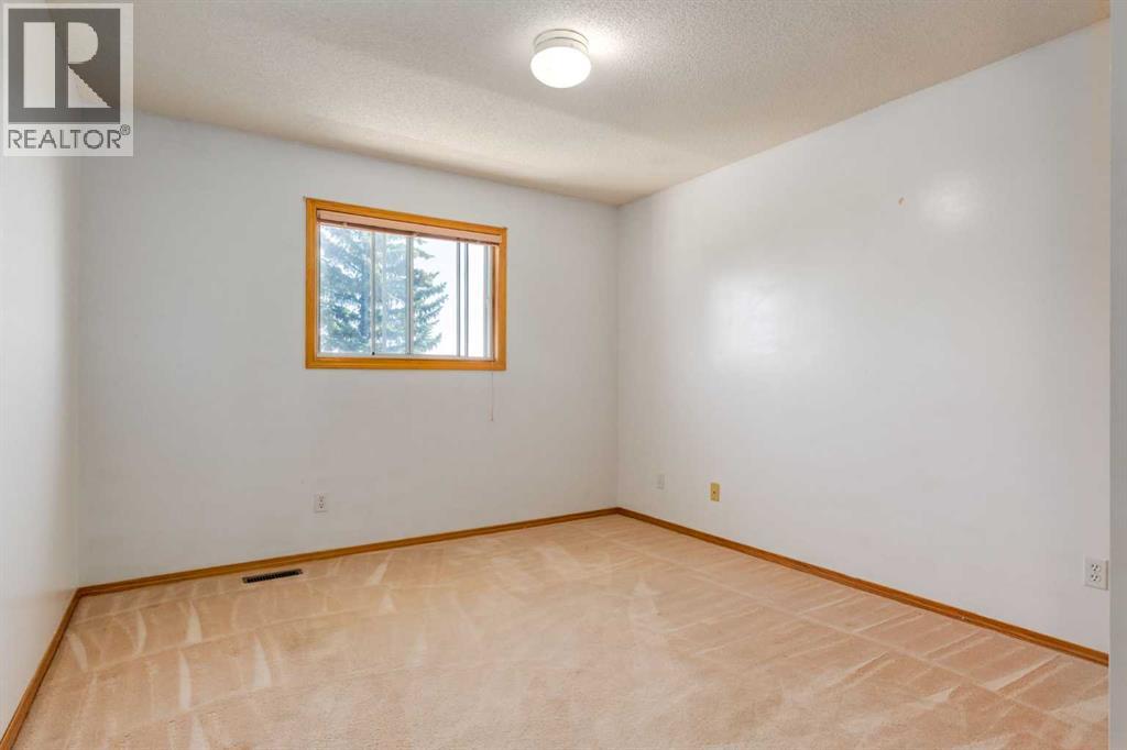 Single Family House for Sale in  Signal Hill Drive SW Signal Hill Calgary 