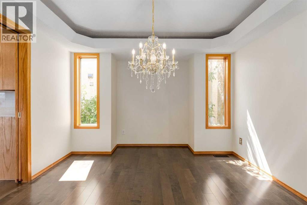 Single Family House for Sale in  Signal Hill Drive SW Signal Hill Calgary 