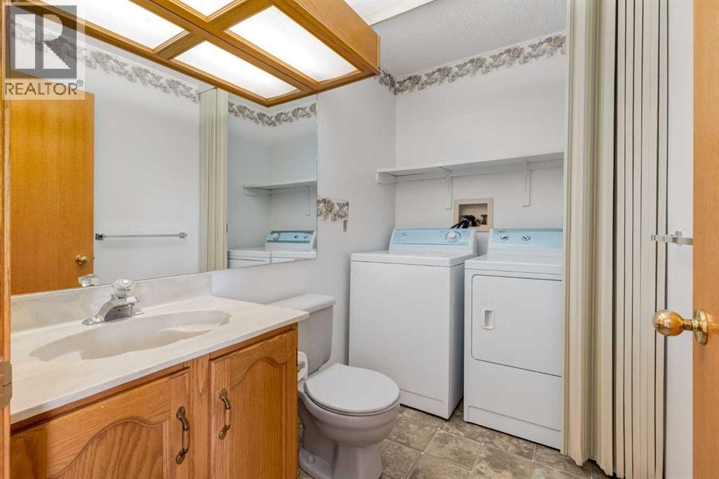 Single Family House for Sale in  Signal Hill Drive SW Signal Hill Calgary 