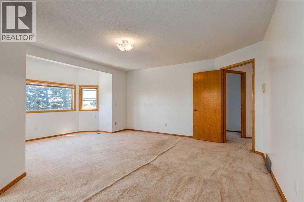 Single Family House for Sale in  Signal Hill Drive SW Signal Hill Calgary 