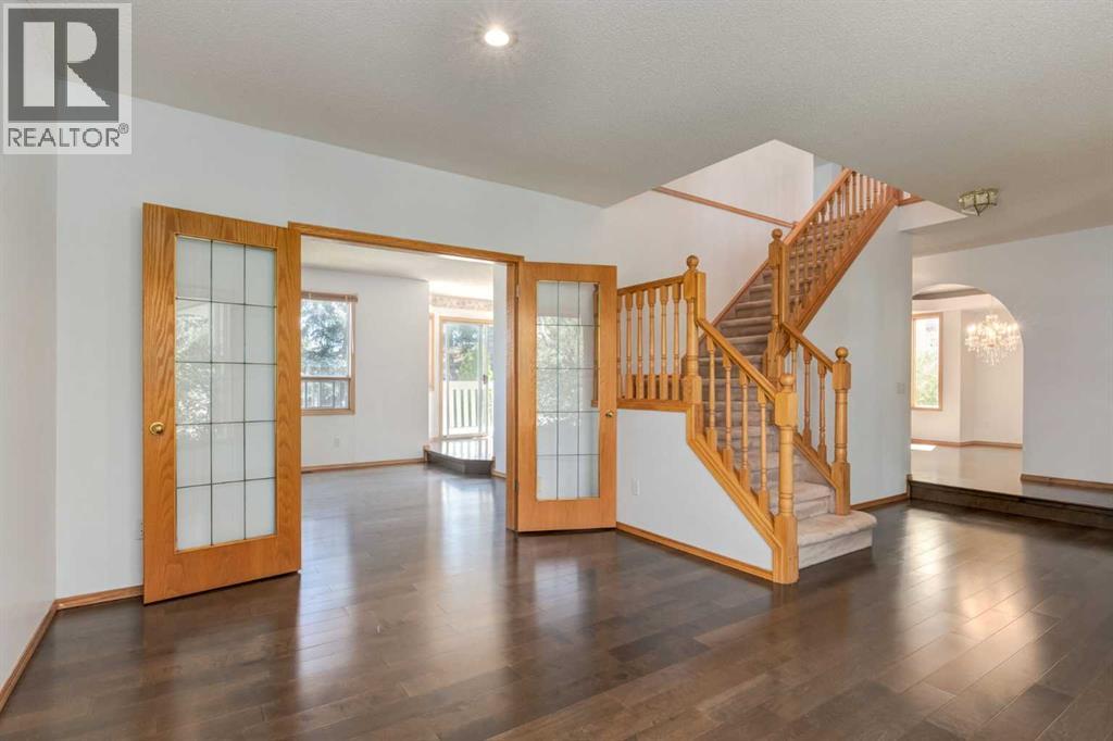 Single Family House for Sale in  Signal Hill Drive SW Signal Hill Calgary 