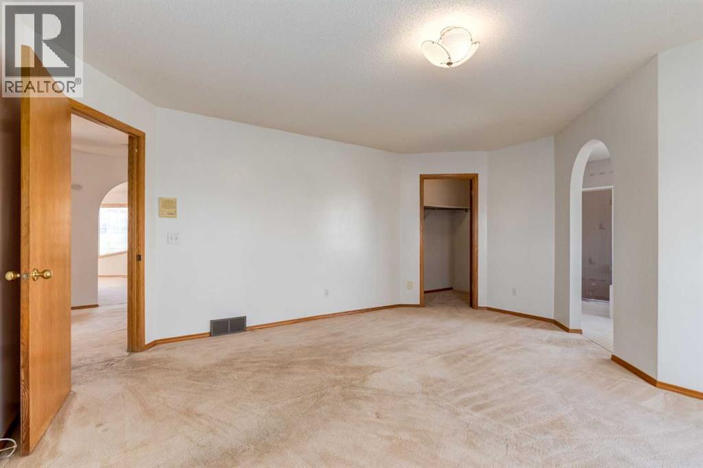 Single Family House for Sale in  Signal Hill Drive SW Signal Hill Calgary 