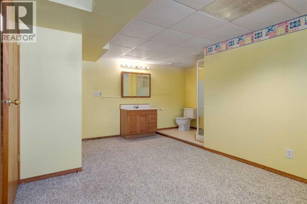 Single Family House for Sale in  Signal Hill Drive SW Signal Hill Calgary 