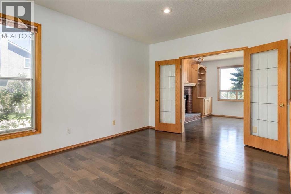 Single Family House for Sale in  Signal Hill Drive SW Signal Hill Calgary 