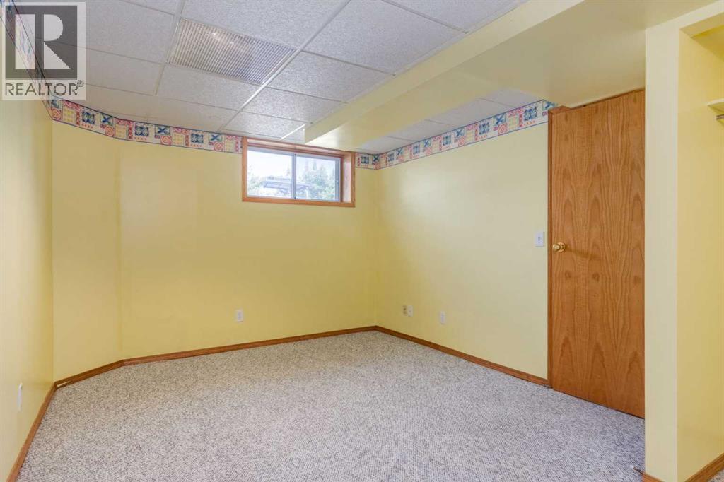 Single Family House for Sale in  Signal Hill Drive SW Signal Hill Calgary 