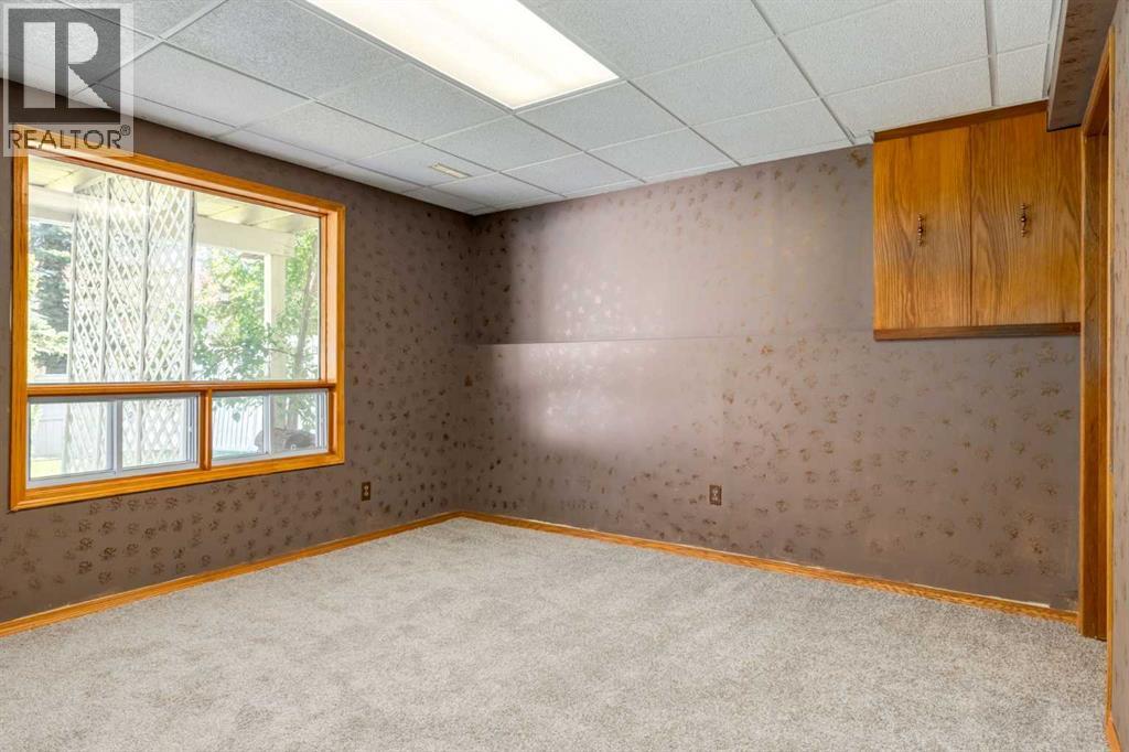 Single Family House for Sale in  Signal Hill Drive SW Signal Hill Calgary 