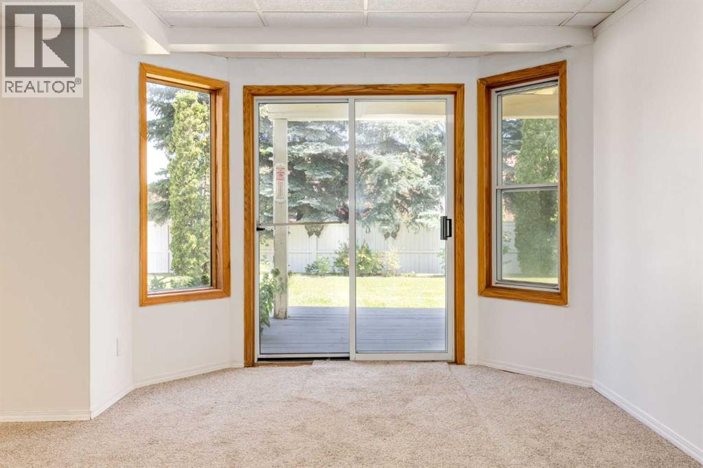 Single Family House for Sale in  Signal Hill Drive SW Signal Hill Calgary 