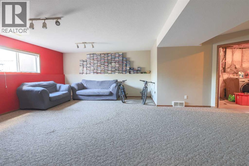 Photo 10 of 6403 54 Street, Rocky Mountain House AB