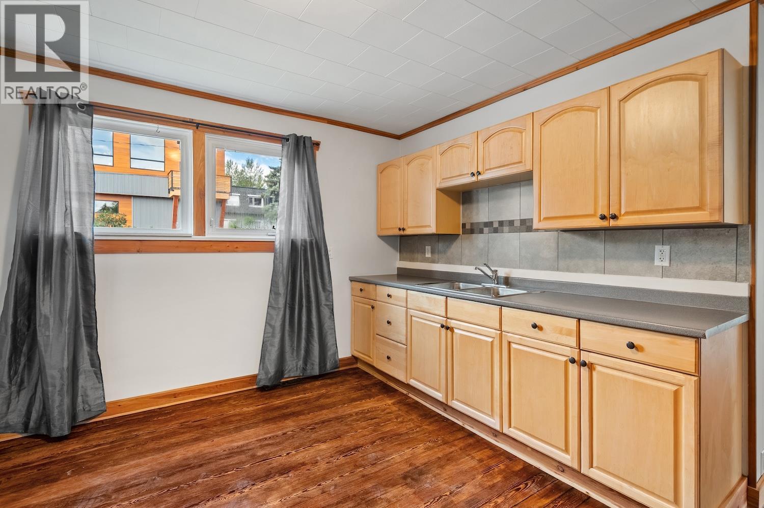 Photo 8 of 402 6 A Avenue, Fernie BC