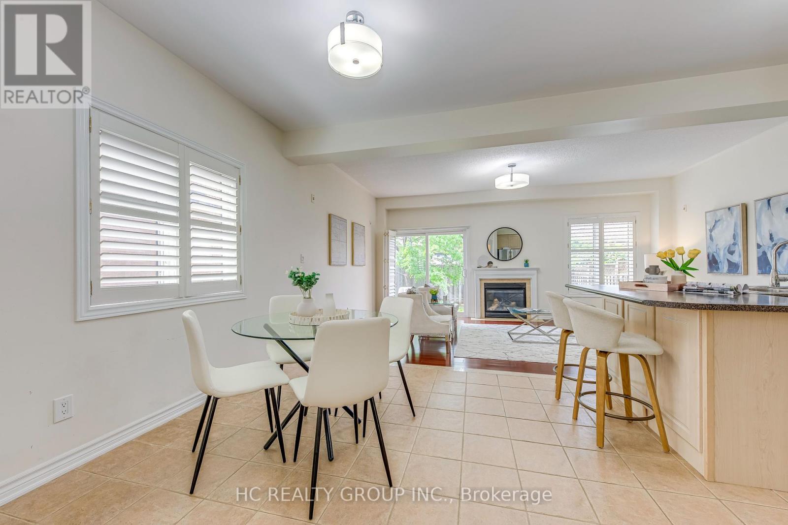 Photo 9 of 2436 Felhaber Crescent, Oakville ON