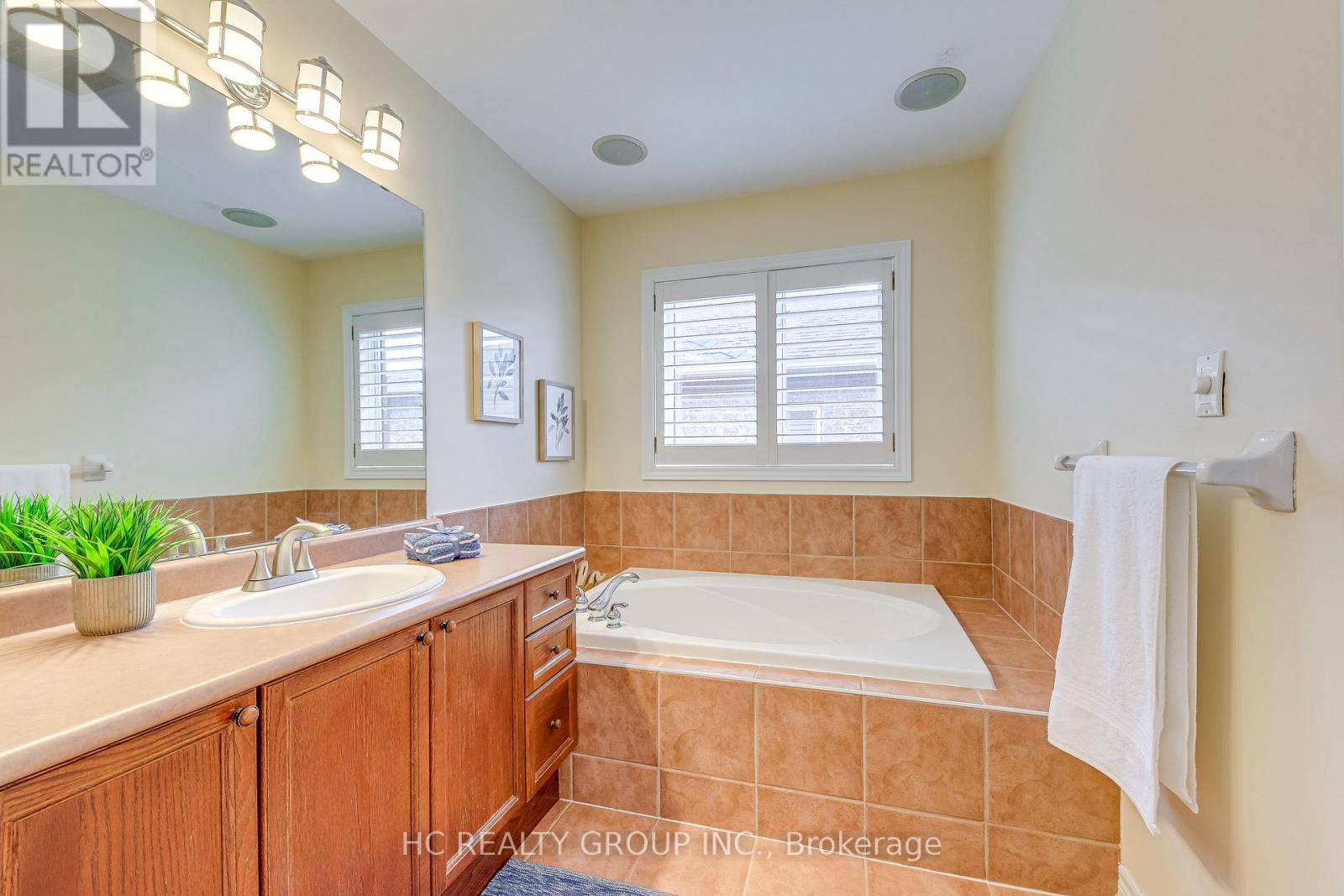 Photo 20 of 2436 Felhaber Crescent, Oakville ON