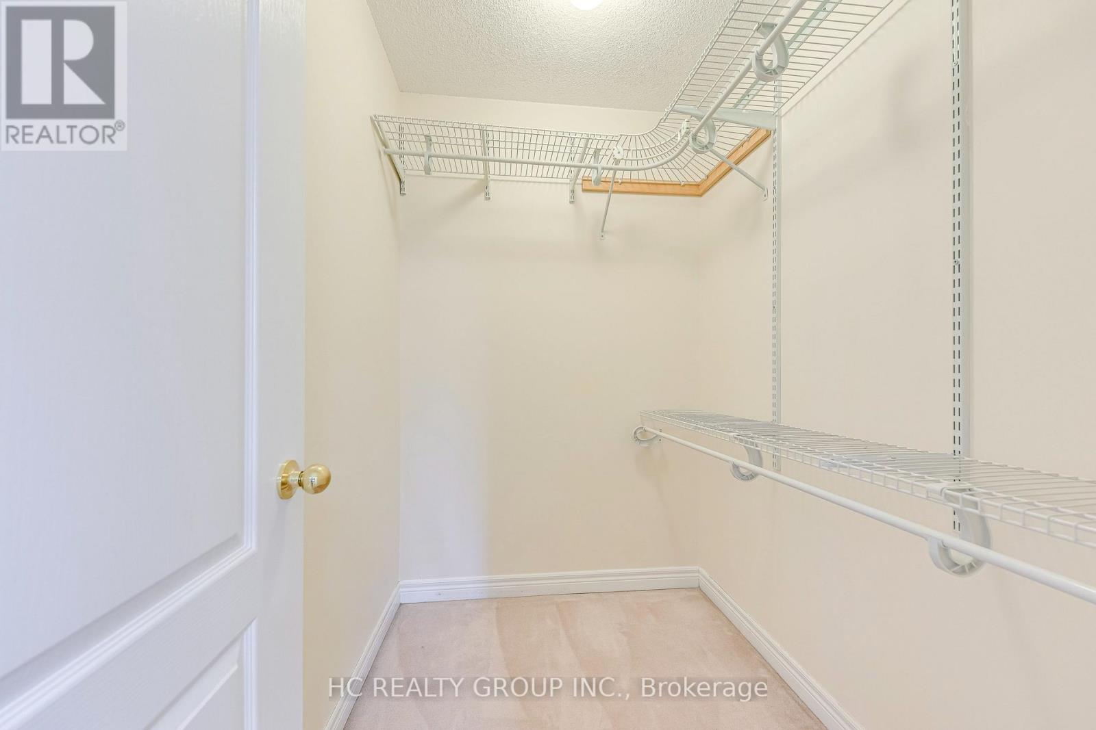 Photo 11 of 2436 Felhaber Crescent, Oakville ON