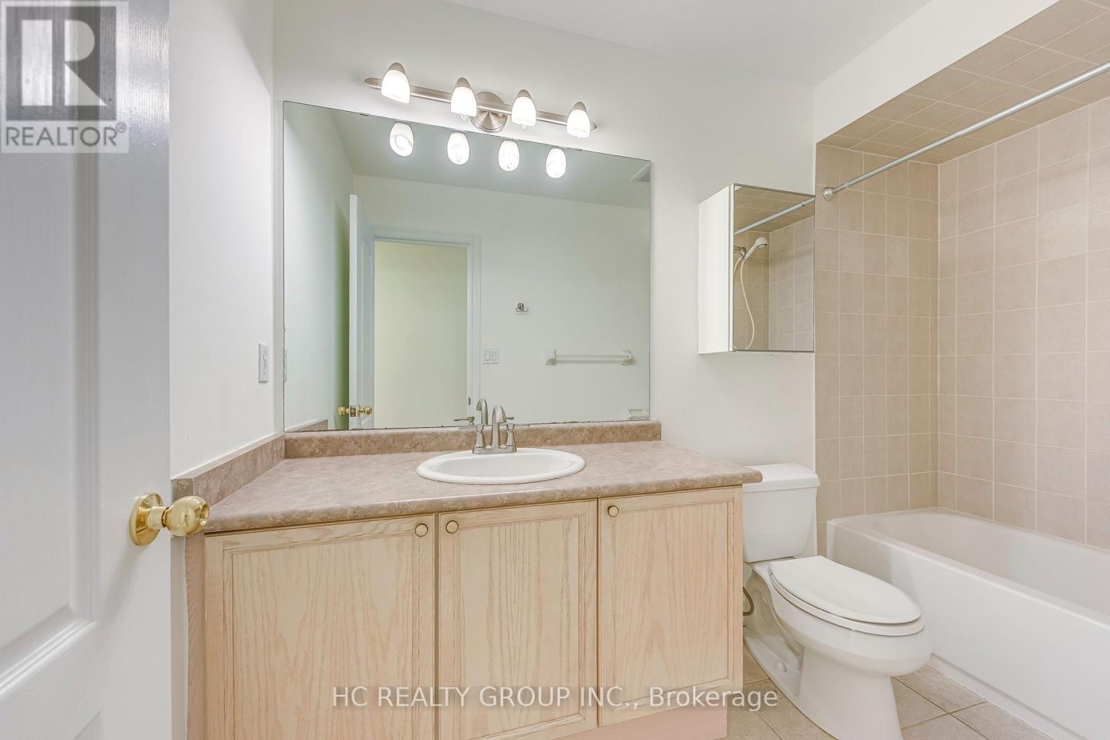 Photo 23 of 2436 Felhaber Crescent, Oakville ON