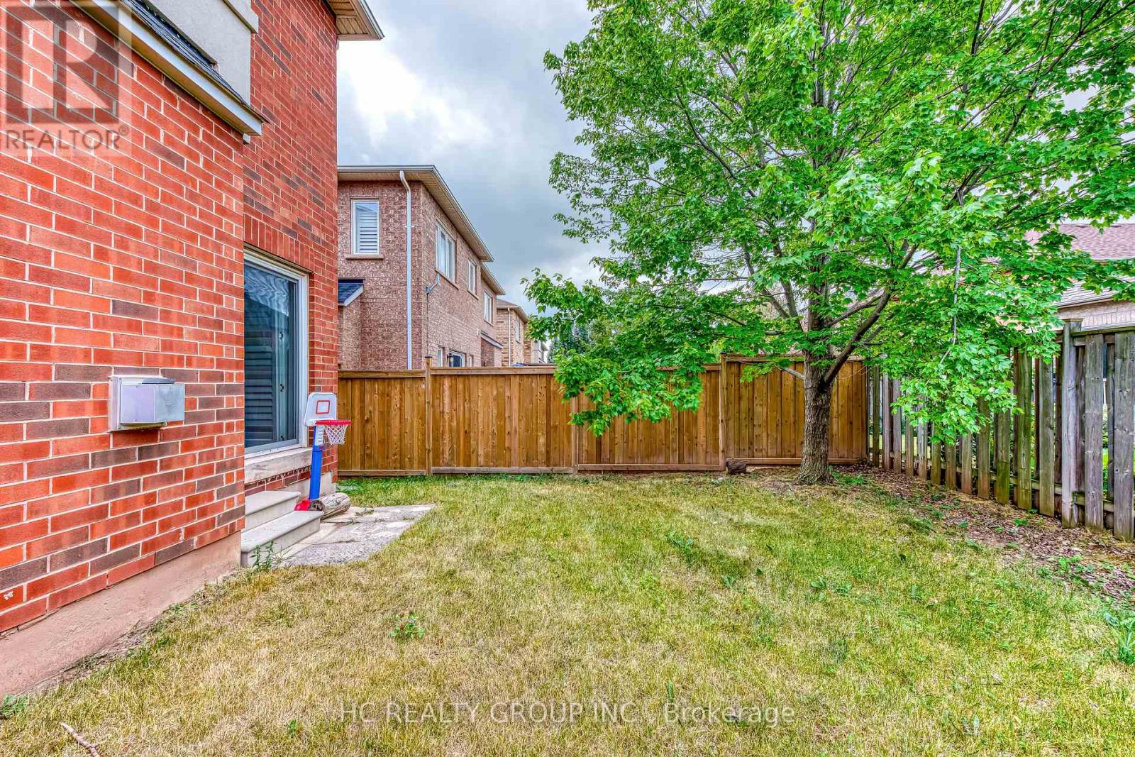 Photo 32 of 2436 Felhaber Crescent, Oakville ON