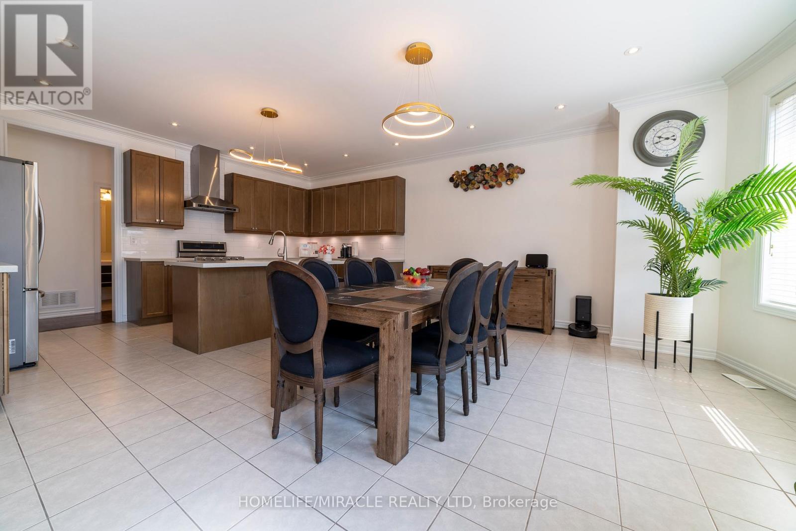 Photo 12 of 86 Junetown Circle, Brampton ON