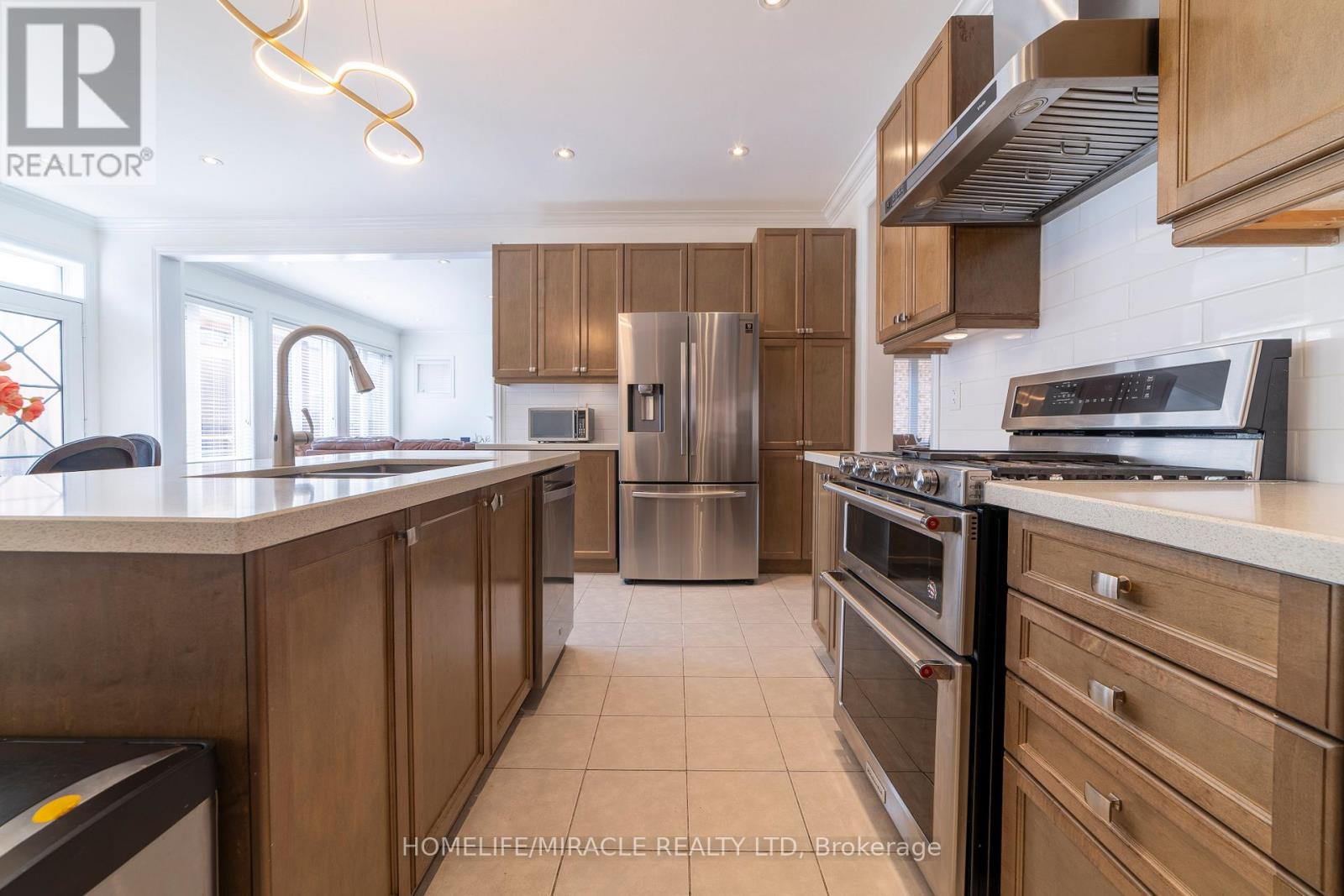 Photo 14 of 86 Junetown Circle, Brampton ON