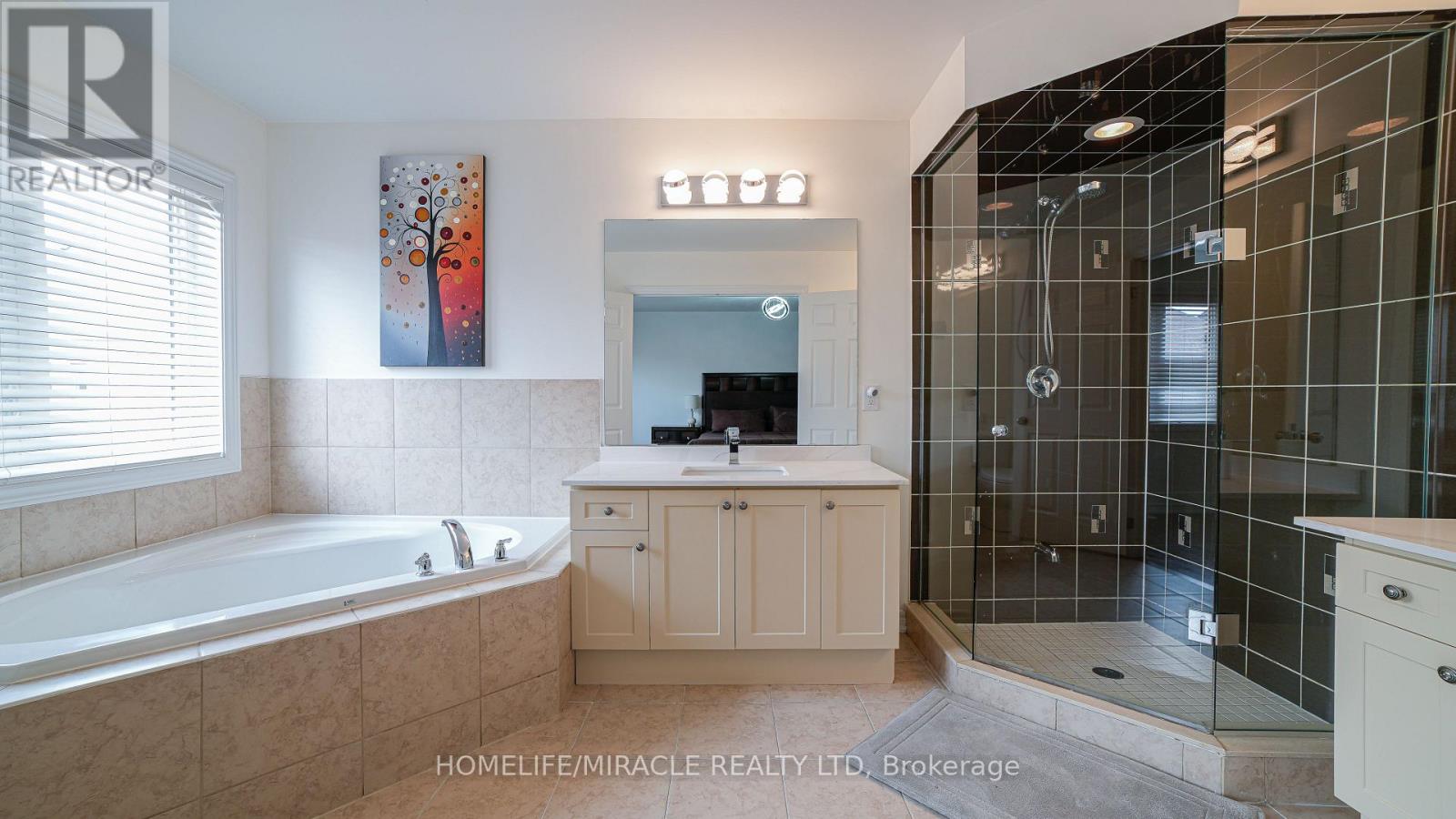Photo 13 of 86 Junetown Circle, Brampton ON