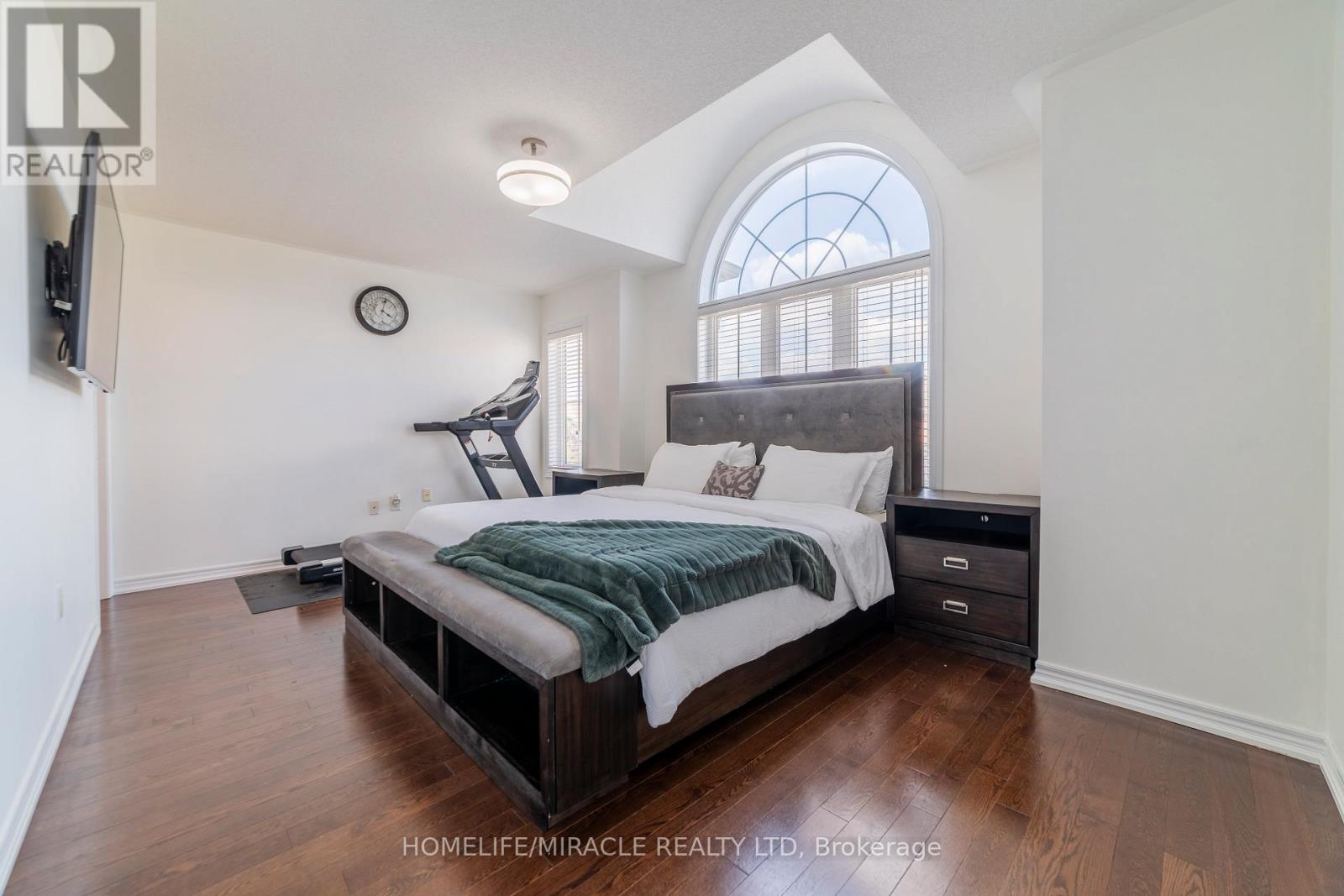 Photo 23 of 86 Junetown Circle, Brampton ON