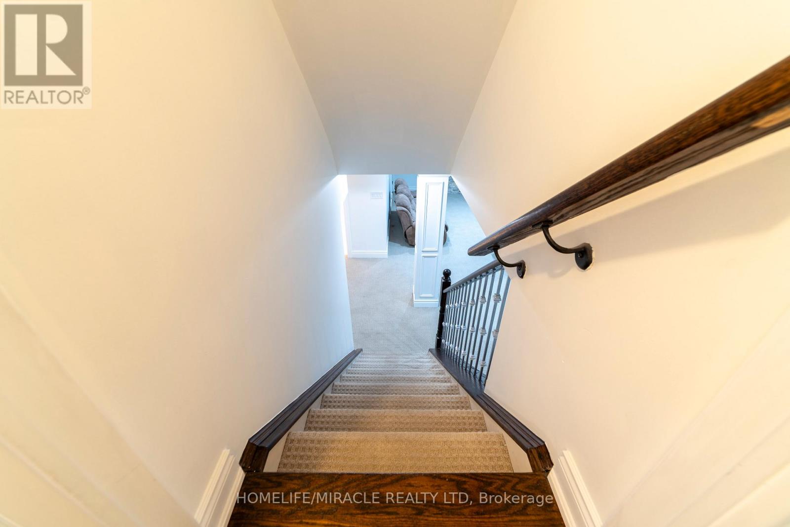 Photo 6 of 86 Junetown Circle, Brampton ON