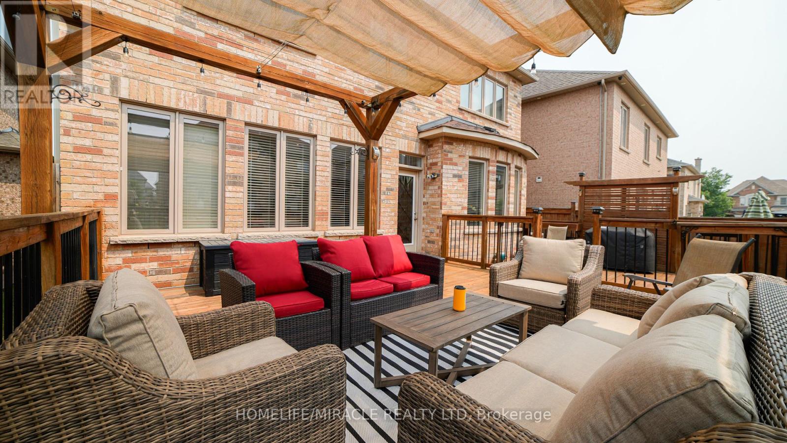 Photo 3 of 86 Junetown Circle, Brampton ON