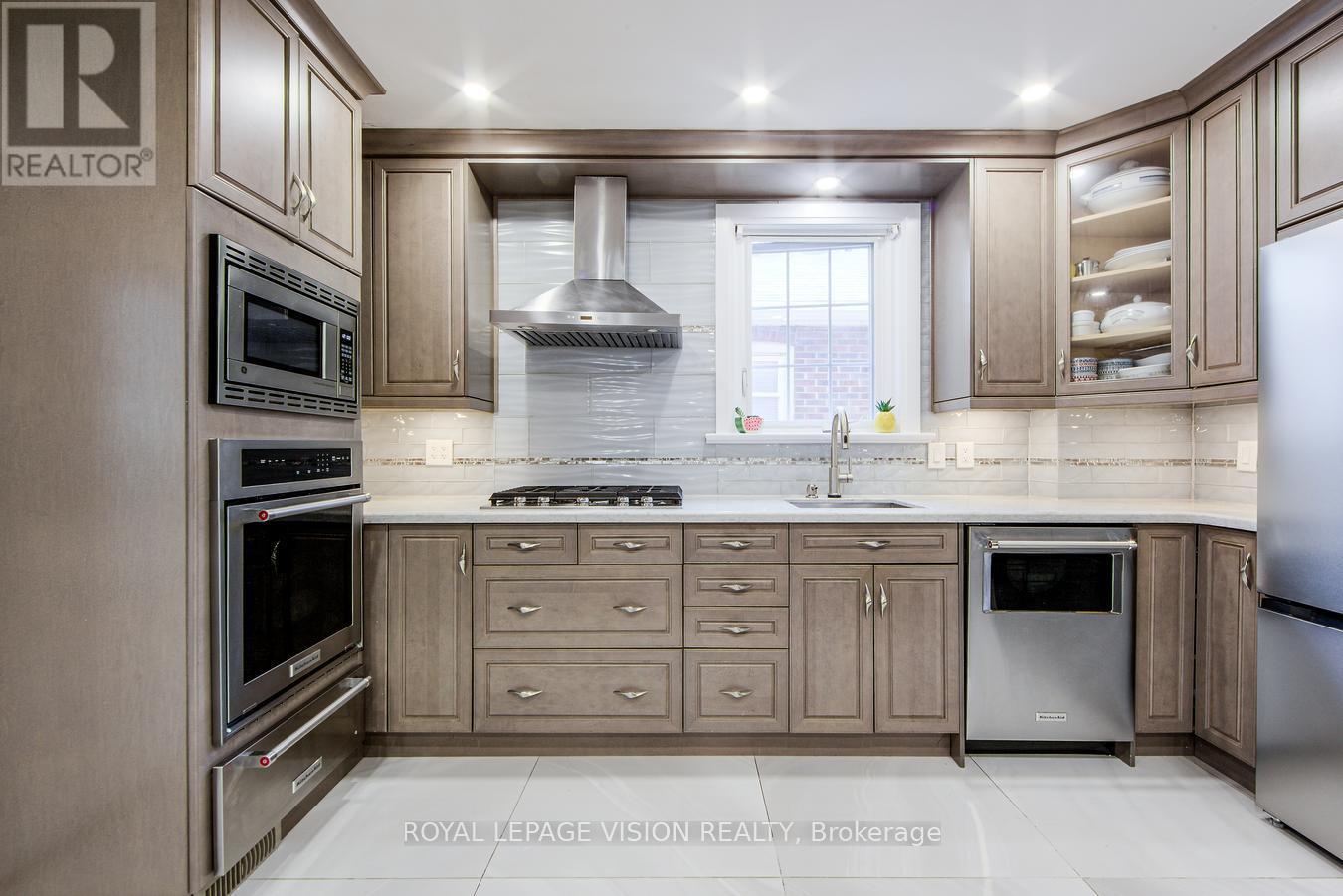 Photo 9 of 79 Foxwell Street, Toronto ON
