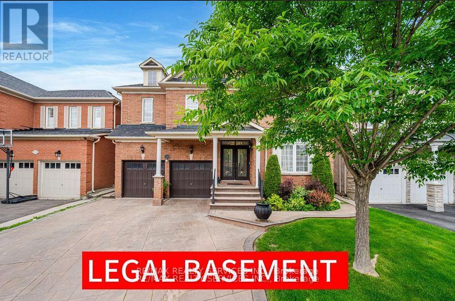 Photo 13 of 17 Regis Circle, Brampton ON