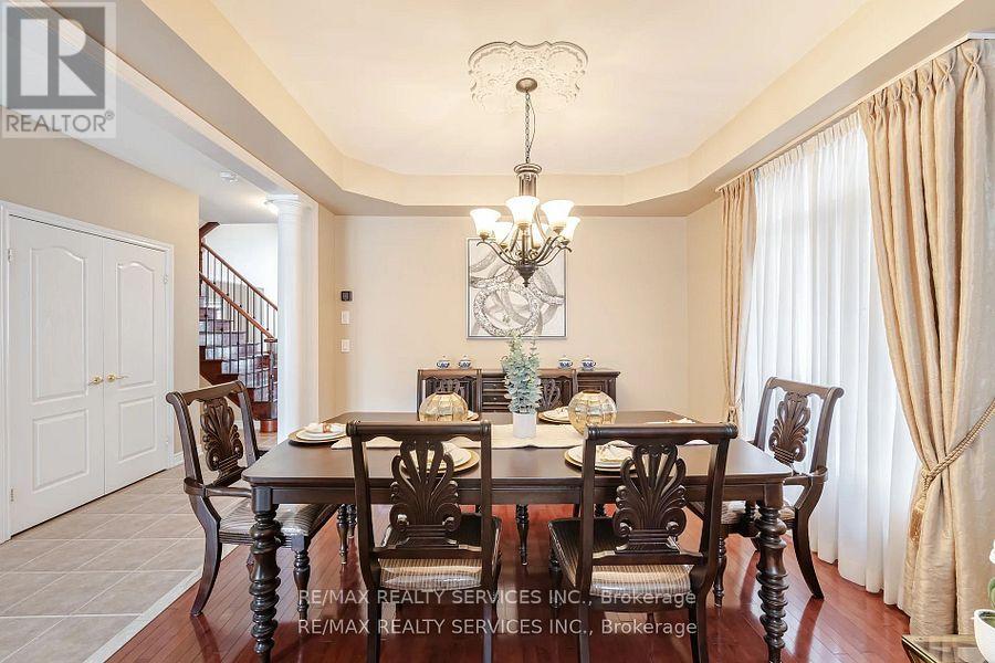 Photo 14 of 17 Regis Circle, Brampton ON