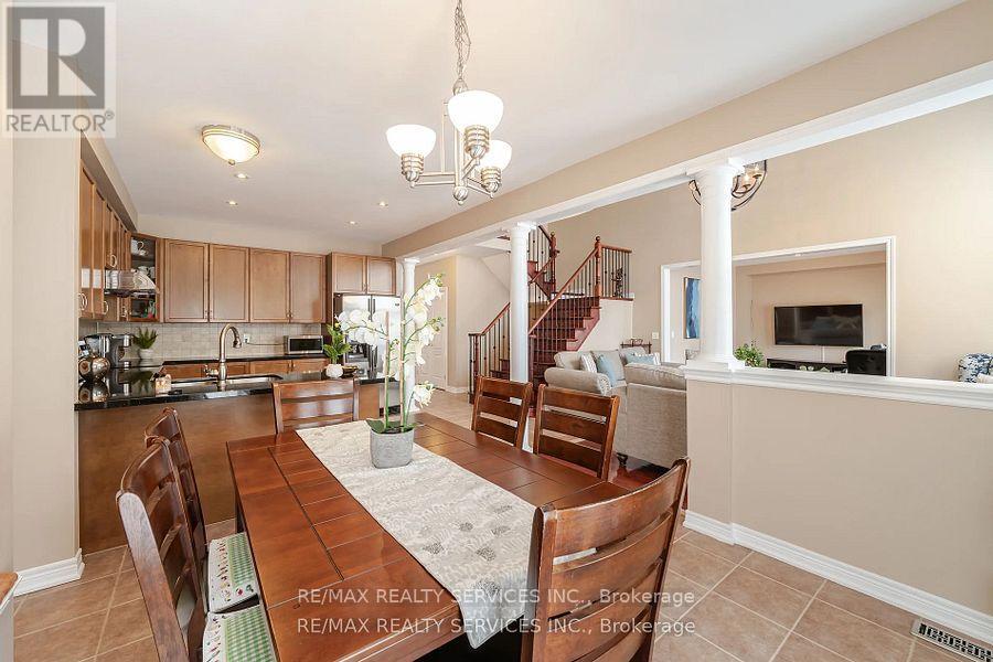 Photo 34 of 17 Regis Circle, Brampton ON