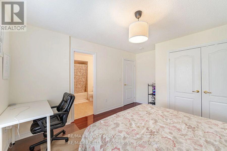 Photo 22 of 17 Regis Circle, Brampton ON