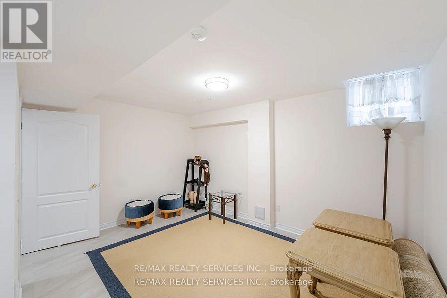 Photo 20 of 17 Regis Circle, Brampton ON