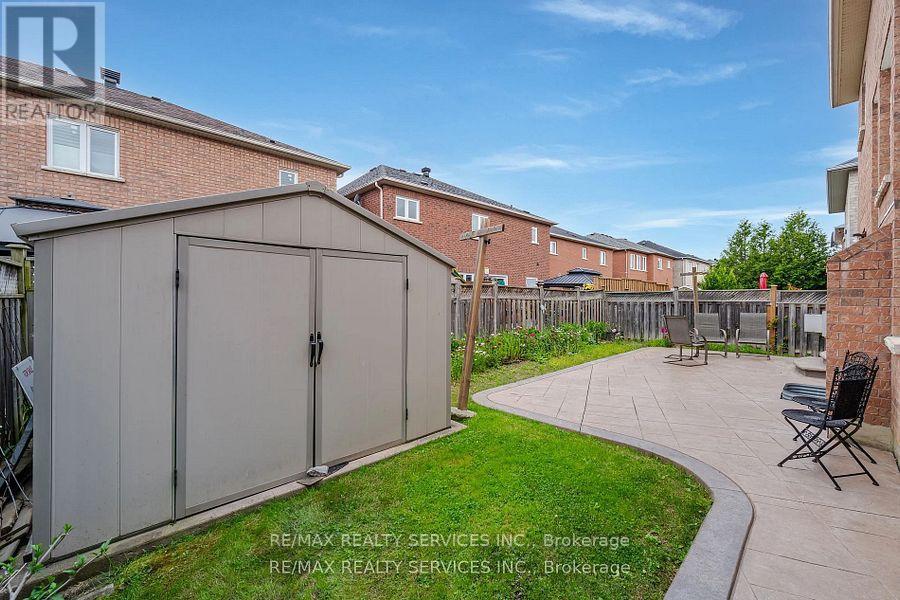 Photo 28 of 17 Regis Circle, Brampton ON