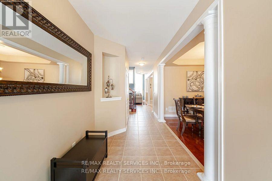 Photo 26 of 17 Regis Circle, Brampton ON