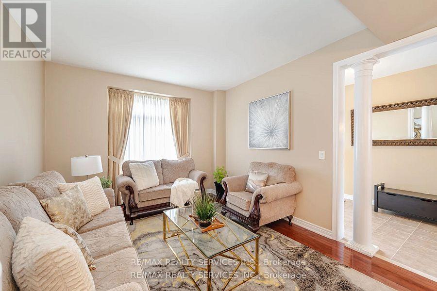 Photo 33 of 17 Regis Circle, Brampton ON