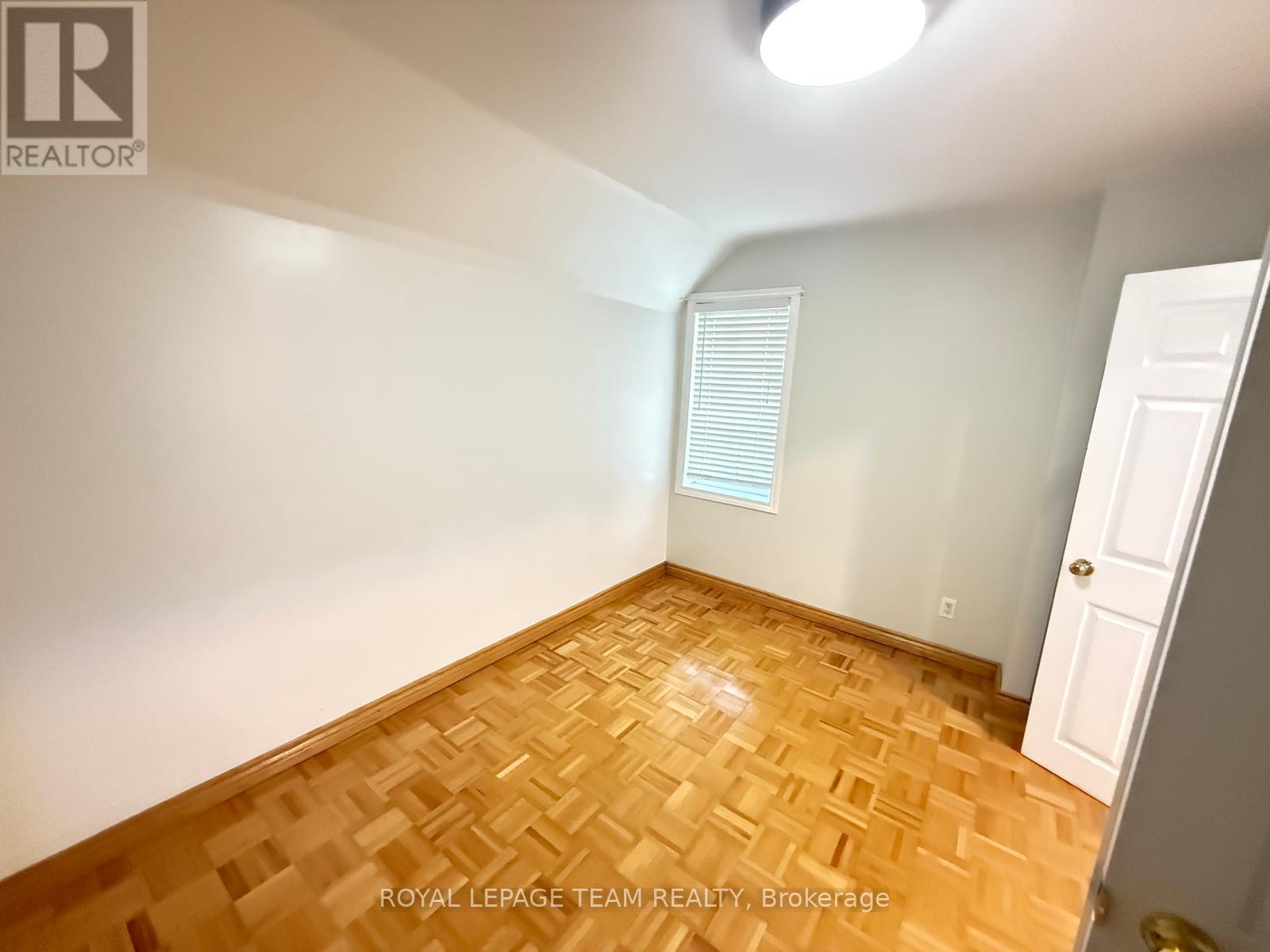 Photo 15 of 2 182 Lebreton Street N, Ottawa ON