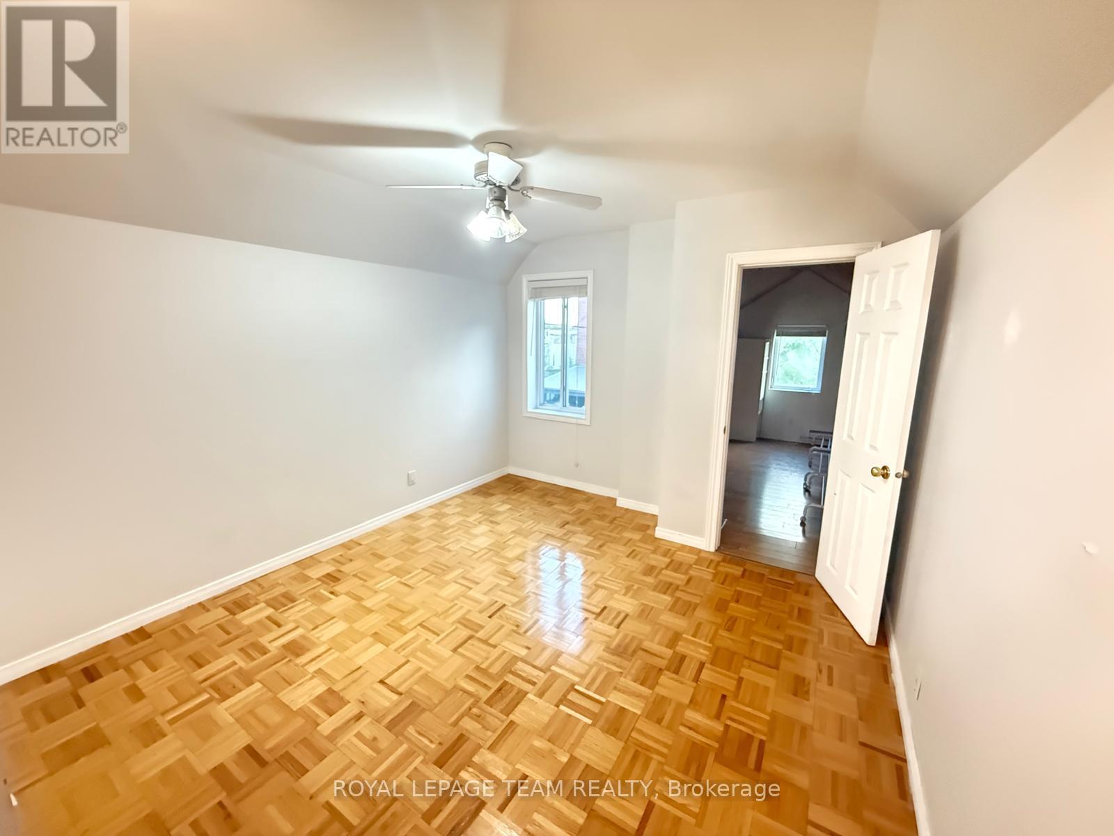 Photo 4 of 2 182 Lebreton Street N, Ottawa ON
