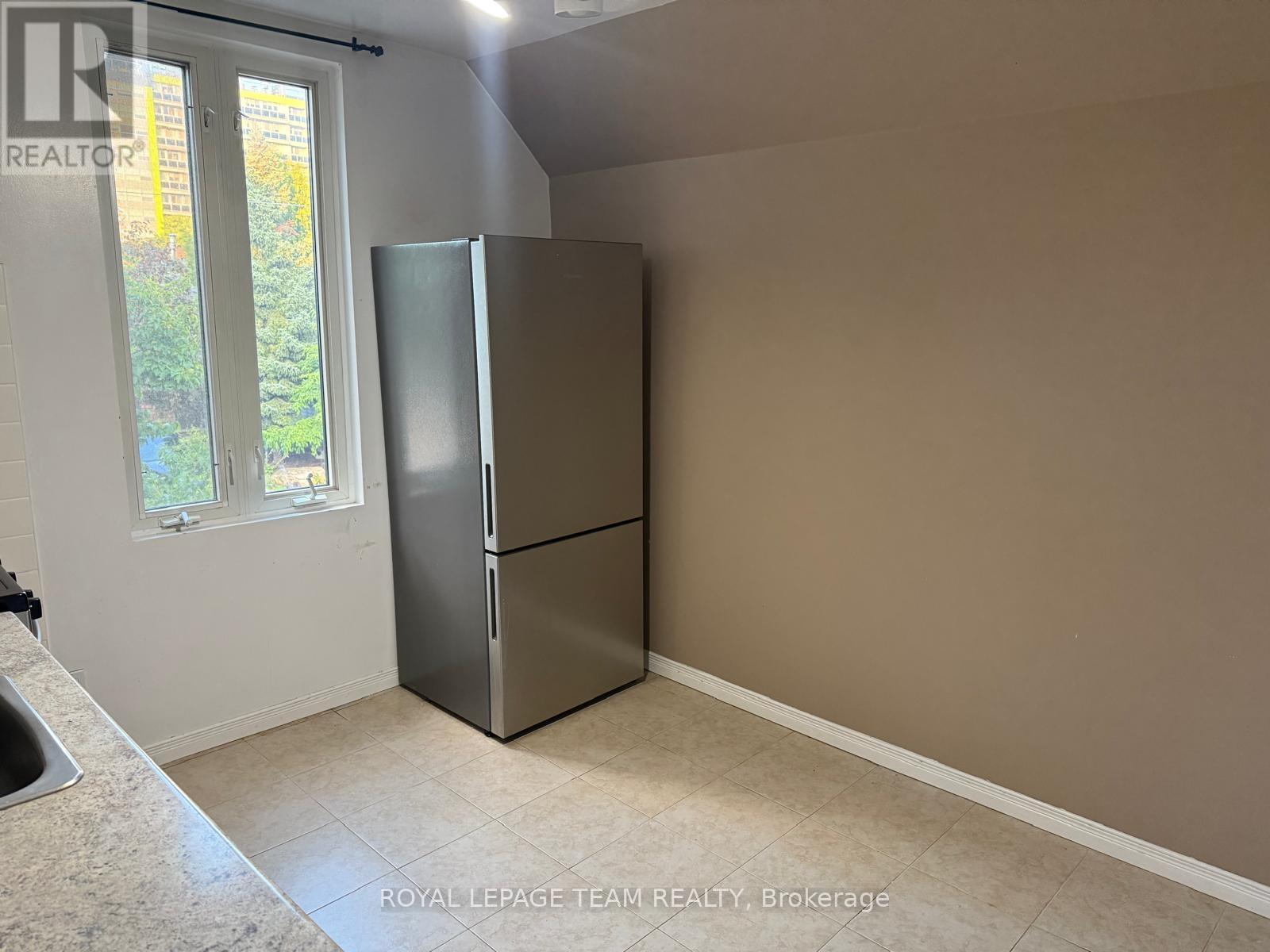 Photo 6 of 2 182 Lebreton Street N, Ottawa ON