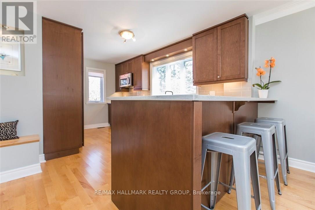 Photo 10 of 315 Summit Avenue, Ottawa ON