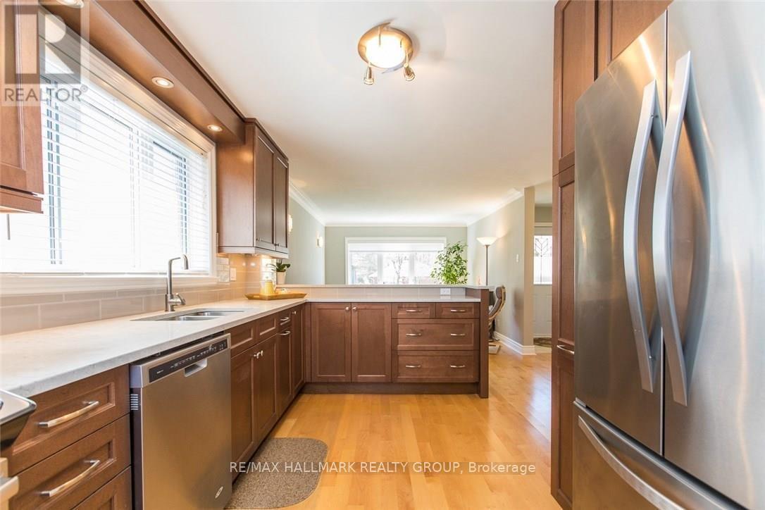 Photo 12 of 315 Summit Avenue, Ottawa ON