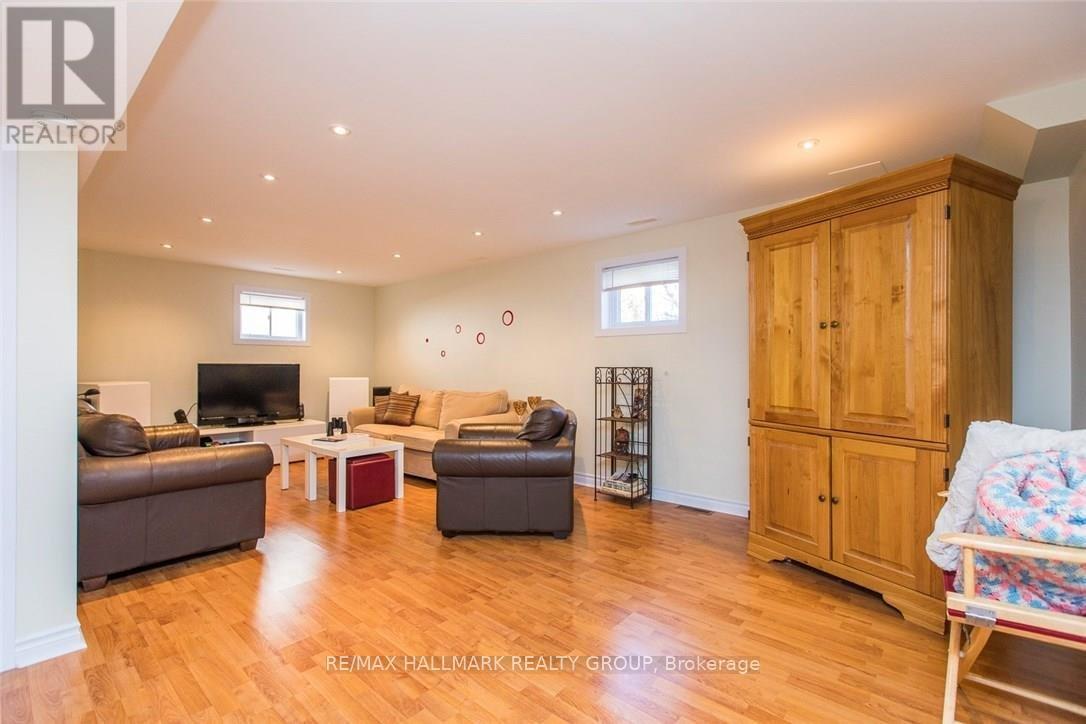 Photo 18 of 315 Summit Avenue, Ottawa ON