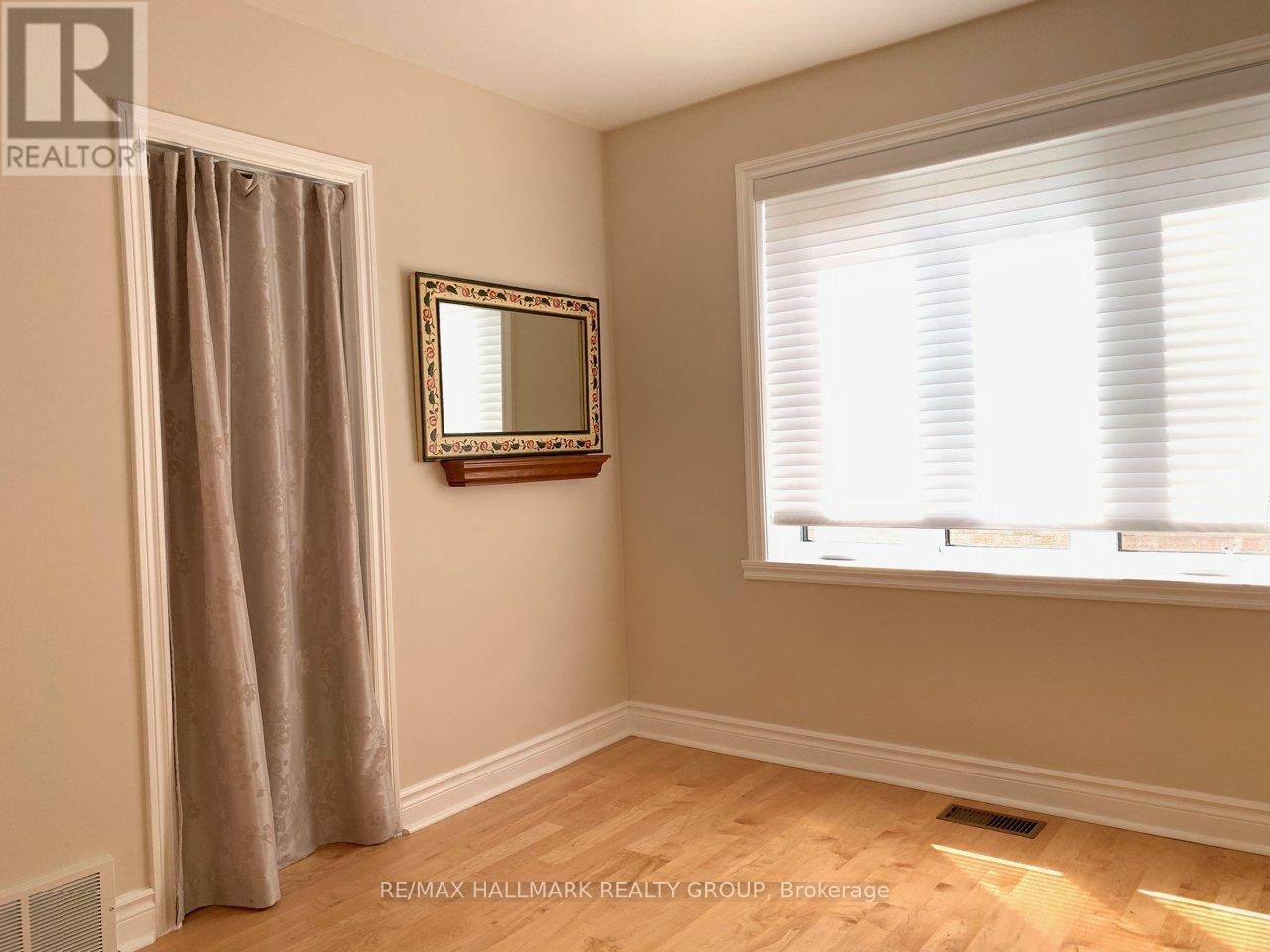 Photo 6 of 315 Summit Avenue, Ottawa ON