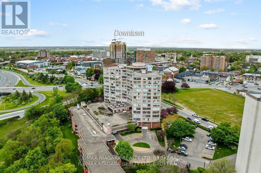 Photo 2 of 201 7 Gale Crescent, St Catharines ON
