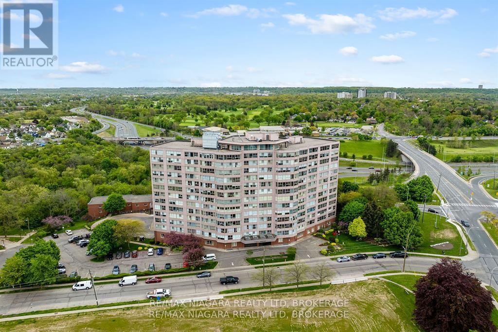 Photo 18 of 201 7 Gale Crescent, St Catharines ON
