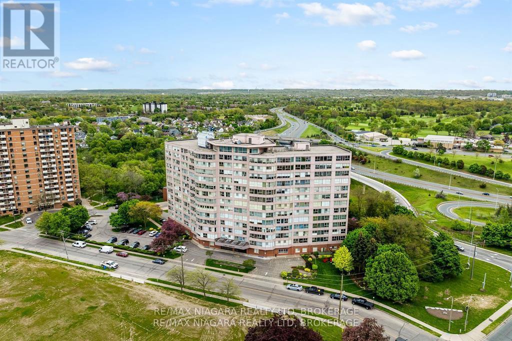 Photo 11 of 201 7 Gale Crescent, St Catharines ON
