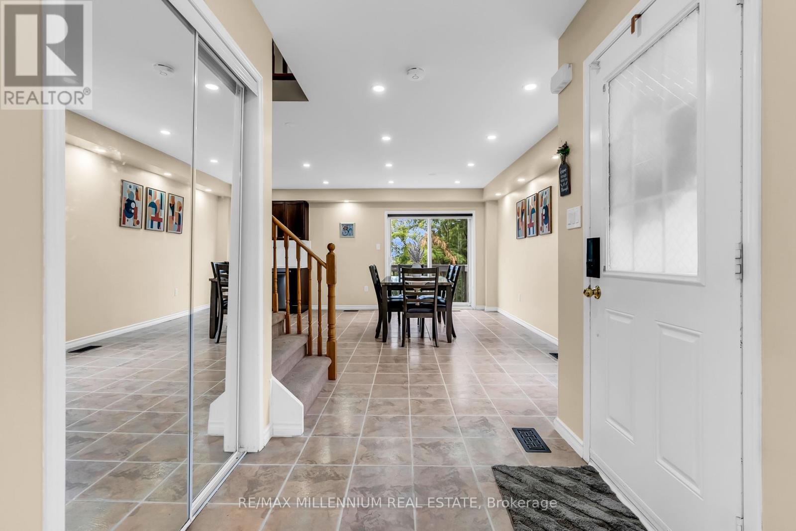 Photo 14 of 87 Bloomington Drive, Cambridge ON