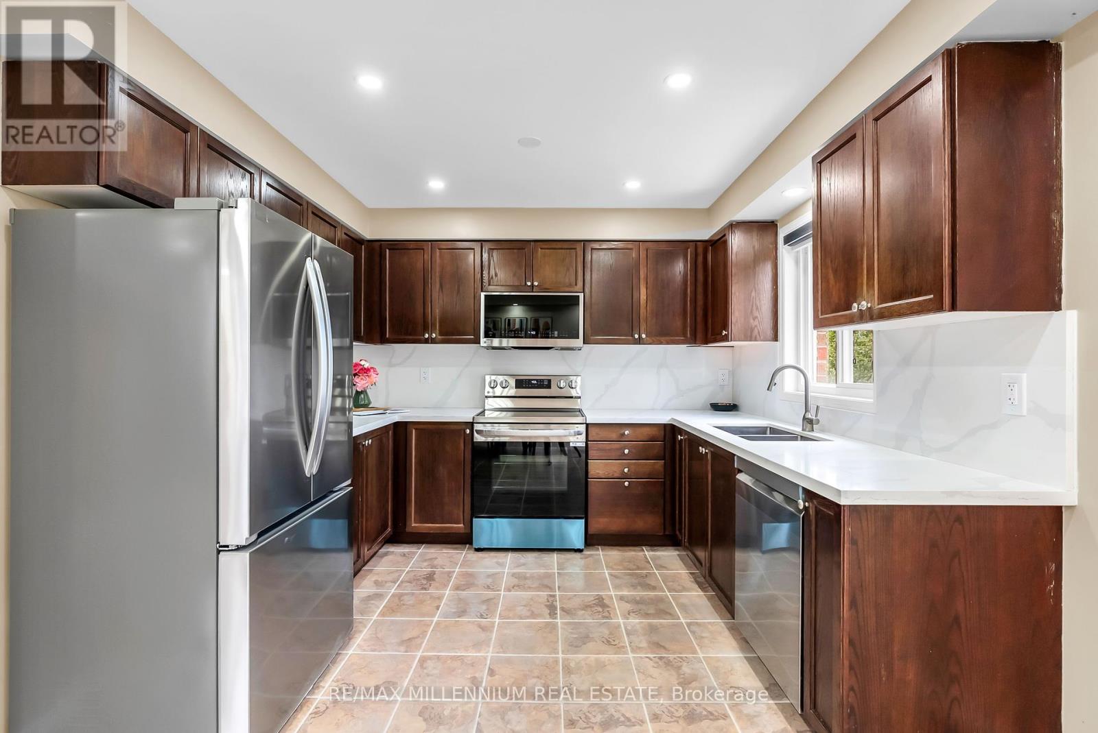 Photo 18 of 87 Bloomington Drive, Cambridge ON