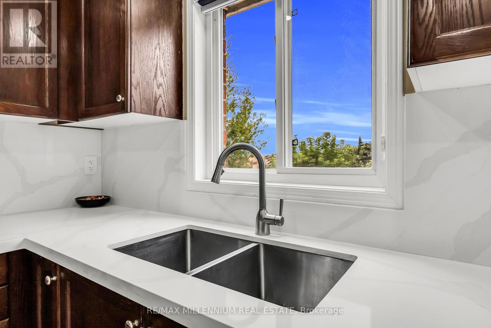 Photo 21 of 87 Bloomington Drive, Cambridge ON