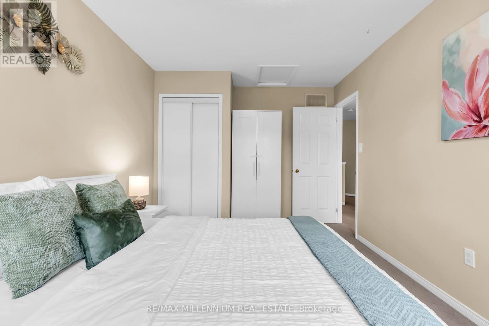 Photo 32 of 87 Bloomington Drive, Cambridge ON