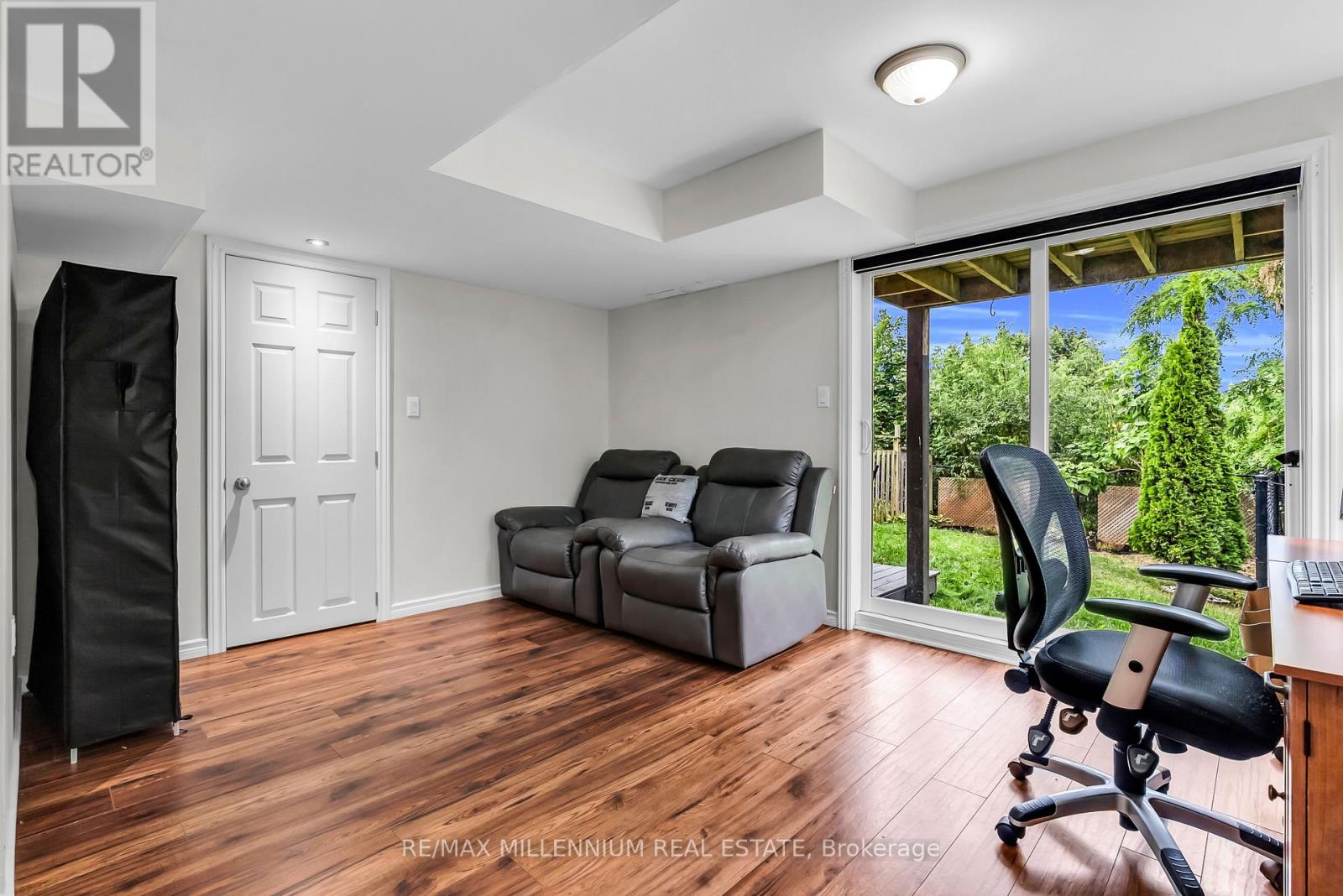 Photo 39 of 87 Bloomington Drive, Cambridge ON
