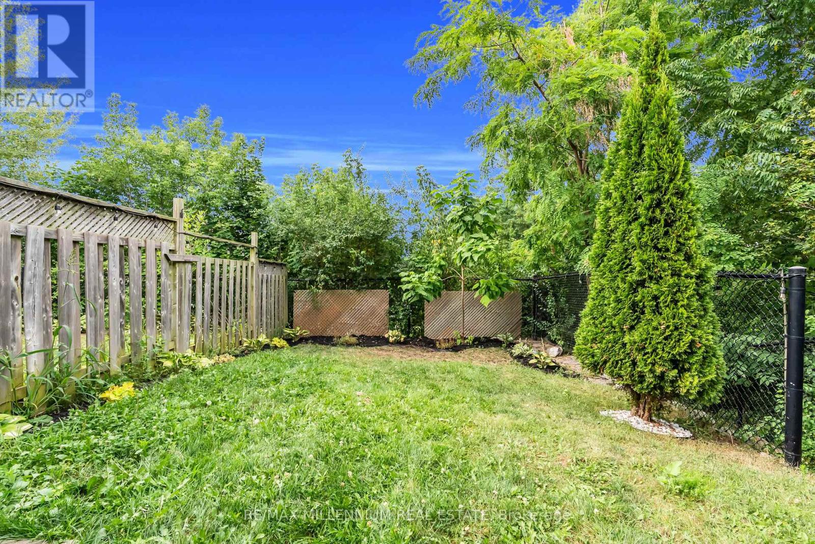 Photo 41 of 87 Bloomington Drive, Cambridge ON